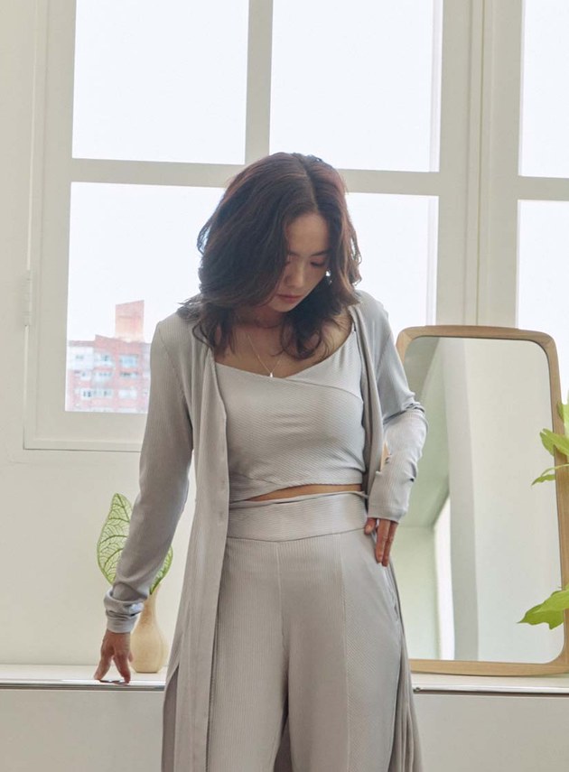 坑條後扭轉美背細肩帶BRA上衣